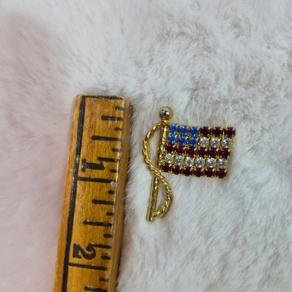 Vintage‎ American Flag Brooch Gold Tone Red White Blue Rhinestone Patriotic Pin